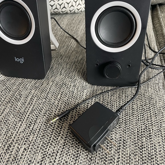 Logitech Computer Speakers - Picture 4 of 5